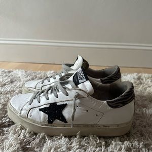 Selling these Golden Goose Hi Star Sneaker Size 41!
